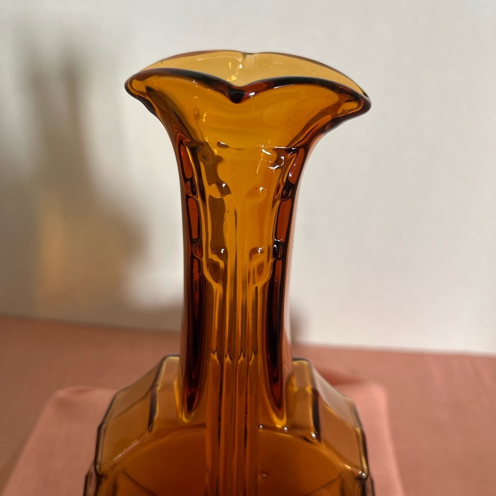 Imperial Banjo Amber Glass Vase - Picture 7 of 10